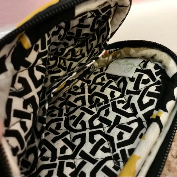 ⭐️3/$15⭐️ Vera Bradley Patterned Wristlet - Picture 6 of 6